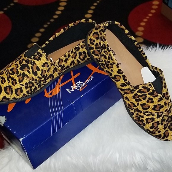 👣Max Collection💜 Mega Leopard Print Slip On footwear - Picture 4 of 7